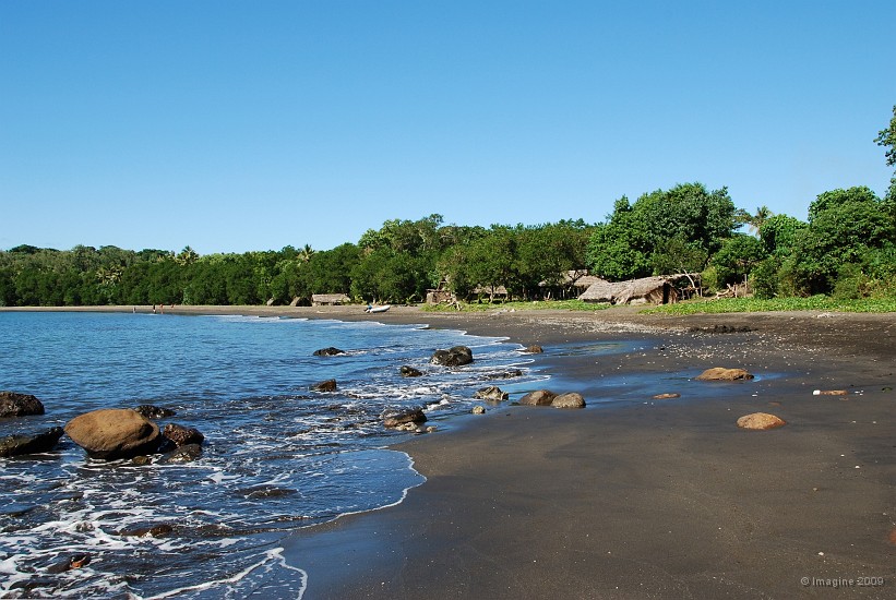 161- La plage du village, au fond de la baie de Port-Resolution.JPG